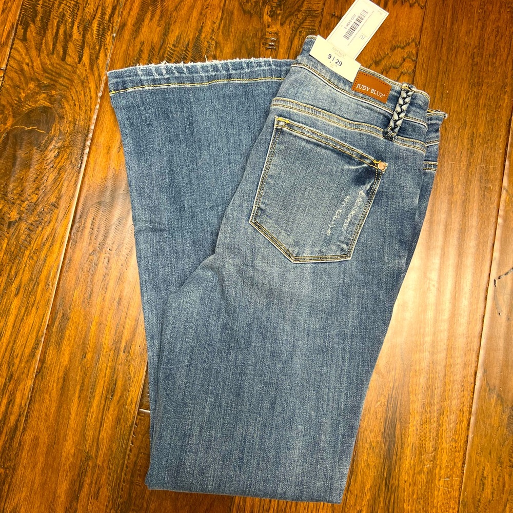 Judy Blue 9/29 “With a Twist” Jeans